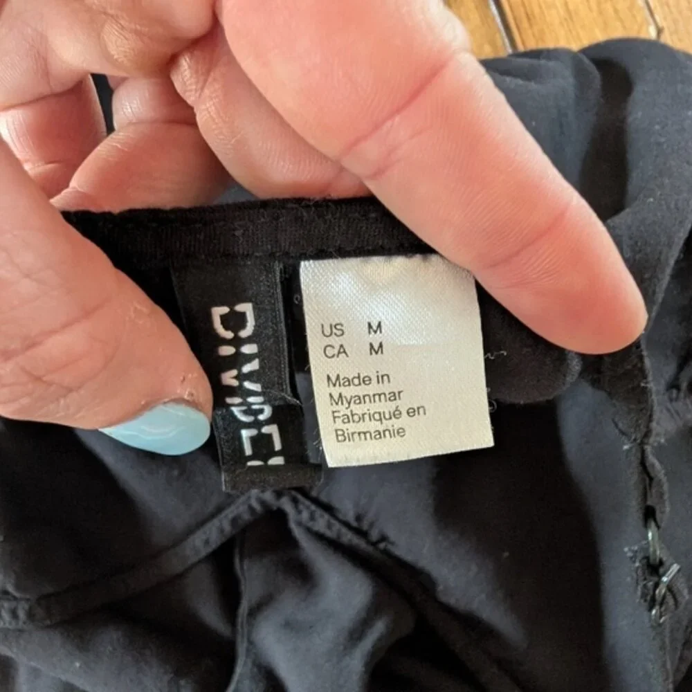 Divided Black Sleeveless Romper - Picture 2 of 3